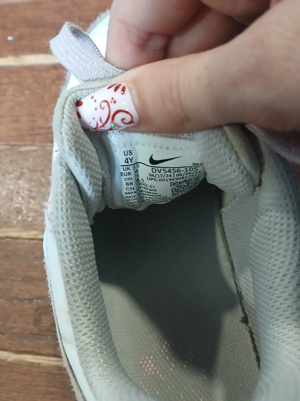 Nike Low-Top Sneakers in Light Pink and White Sz 4Y Back To School Girls